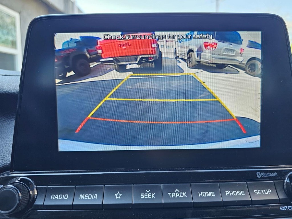 Kia Forte Vehicle Full-screen Gallery Image 24