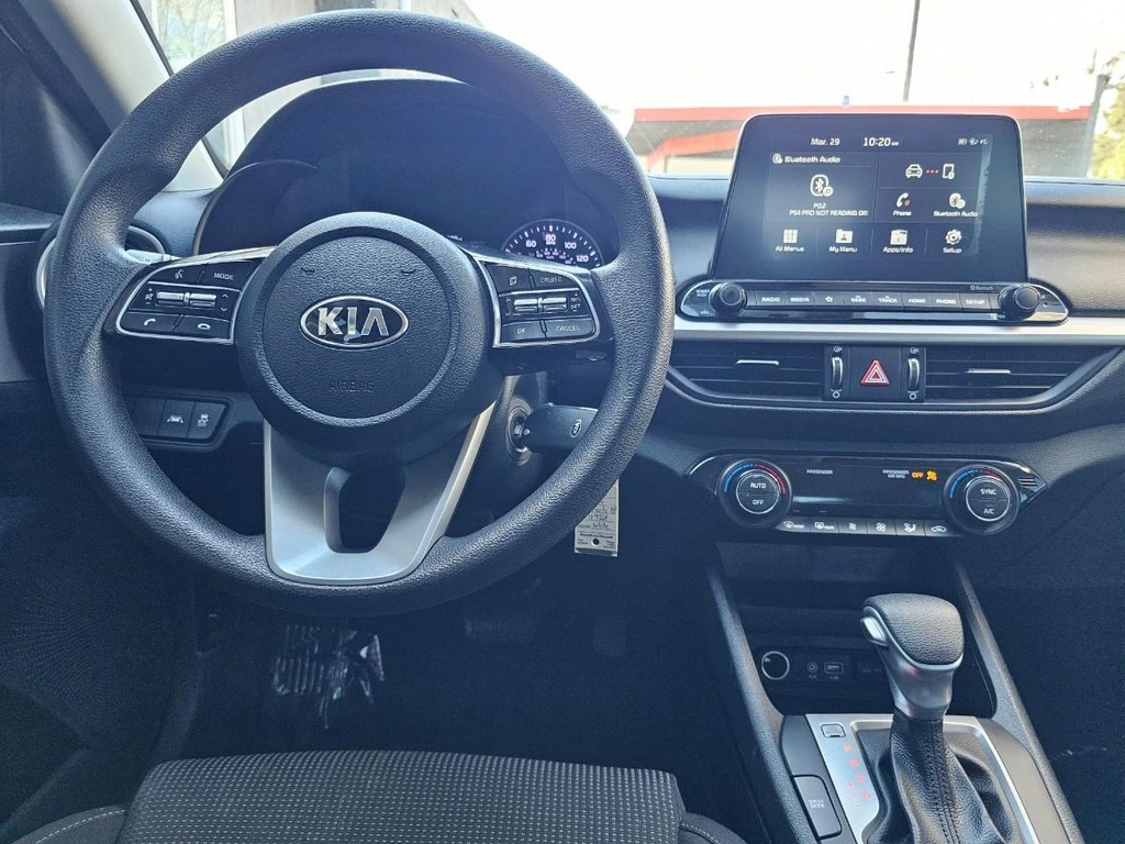 Kia Forte Vehicle Full-screen Gallery Image 28