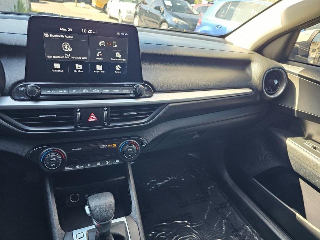 Kia Forte Vehicle Full-screen Gallery Image 31