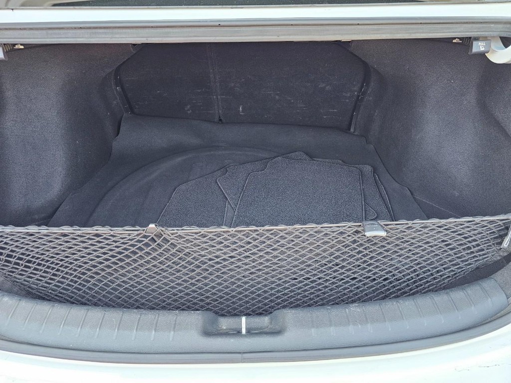 Kia Forte Vehicle Full-screen Gallery Image 34