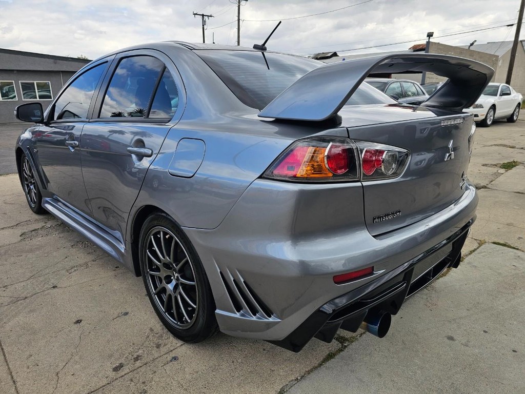 Mitsubishi Lancer Evolution Vehicle Full-screen Gallery Image 4