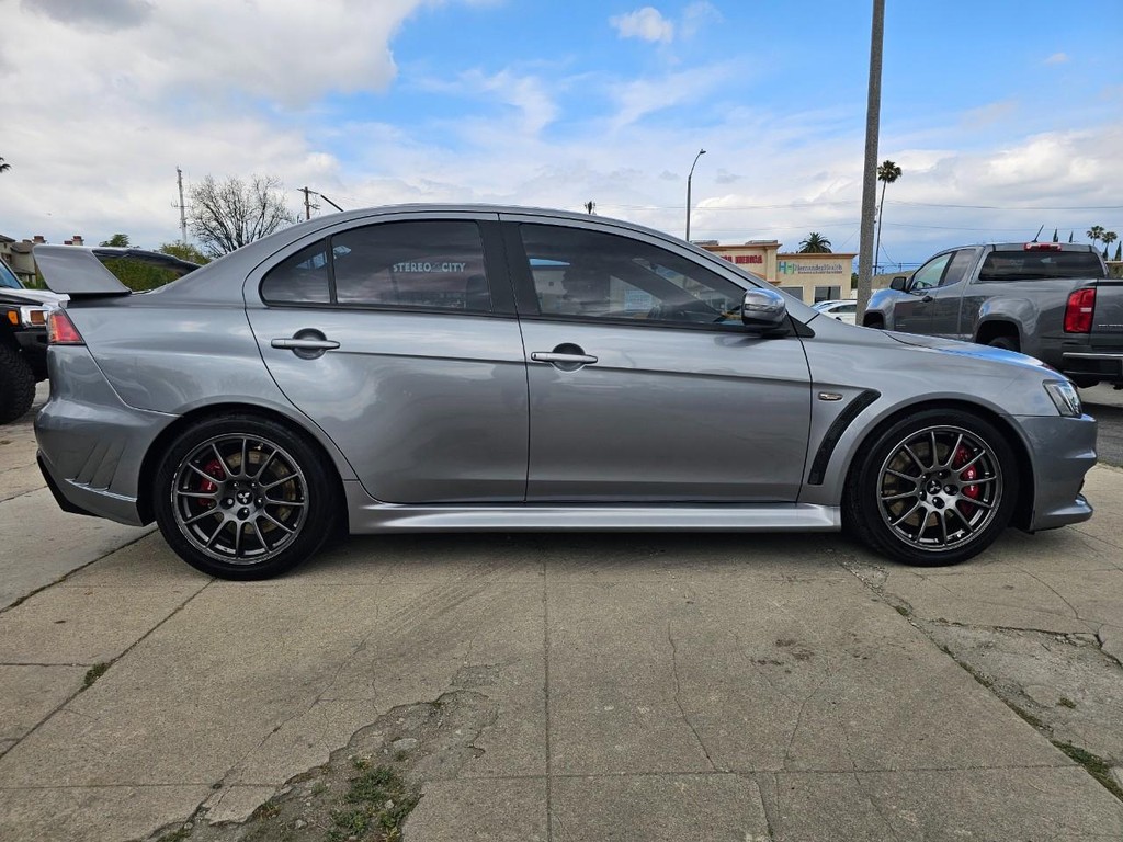 Mitsubishi Lancer Evolution Vehicle Full-screen Gallery Image 7