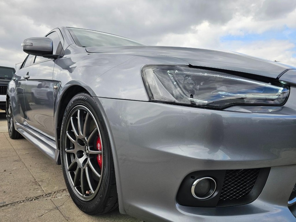 Mitsubishi Lancer Evolution Vehicle Full-screen Gallery Image 10