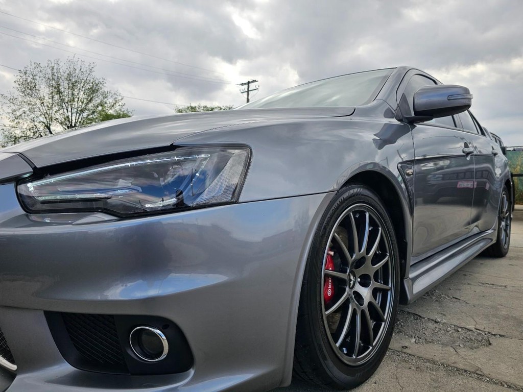 Mitsubishi Lancer Evolution Vehicle Full-screen Gallery Image 11