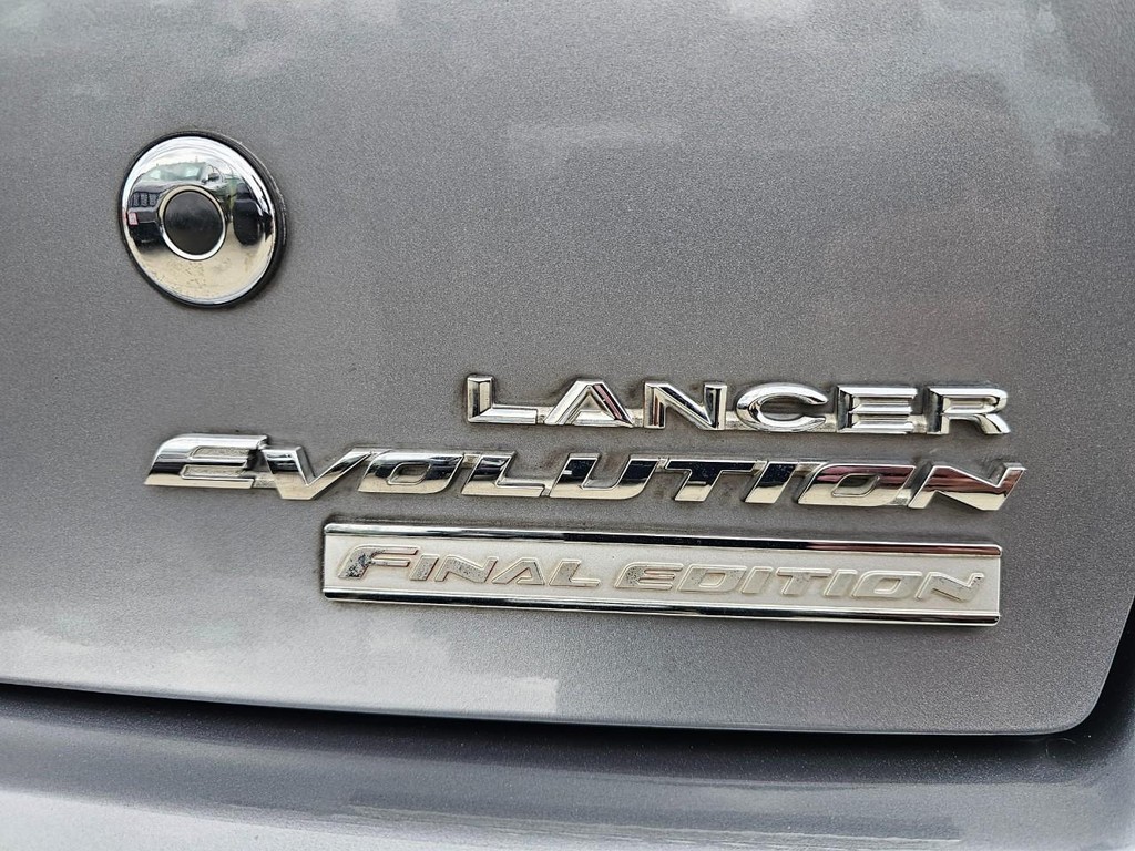 Mitsubishi Lancer Evolution Vehicle Full-screen Gallery Image 14