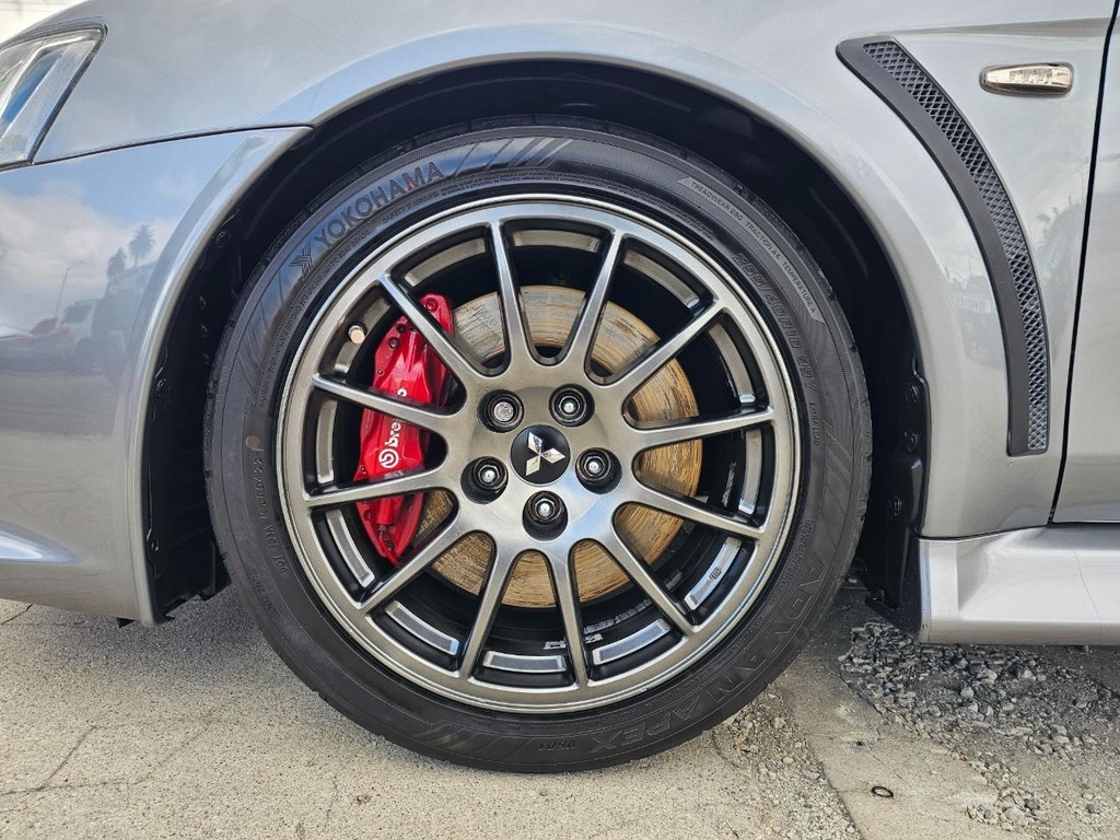 Mitsubishi Lancer Evolution Vehicle Full-screen Gallery Image 17