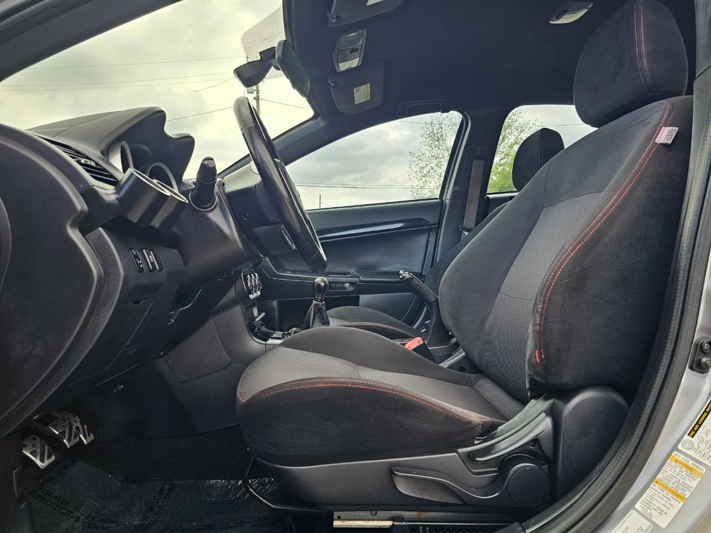 Mitsubishi Lancer Evolution Vehicle Full-screen Gallery Image 19