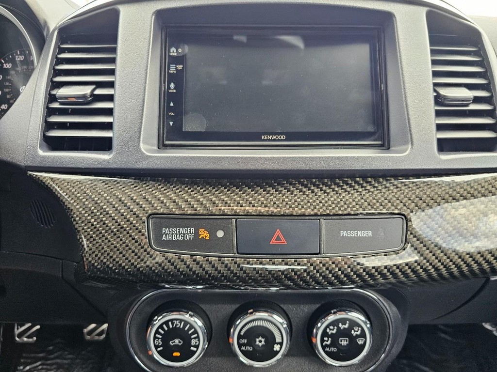 Mitsubishi Lancer Evolution Vehicle Full-screen Gallery Image 22