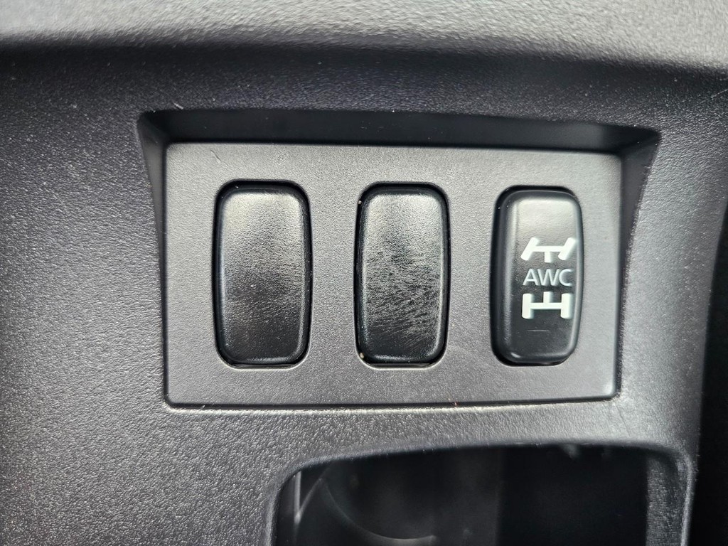 Mitsubishi Lancer Evolution Vehicle Full-screen Gallery Image 24