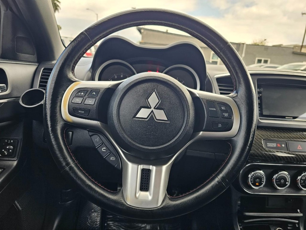 Mitsubishi Lancer Evolution Vehicle Full-screen Gallery Image 29