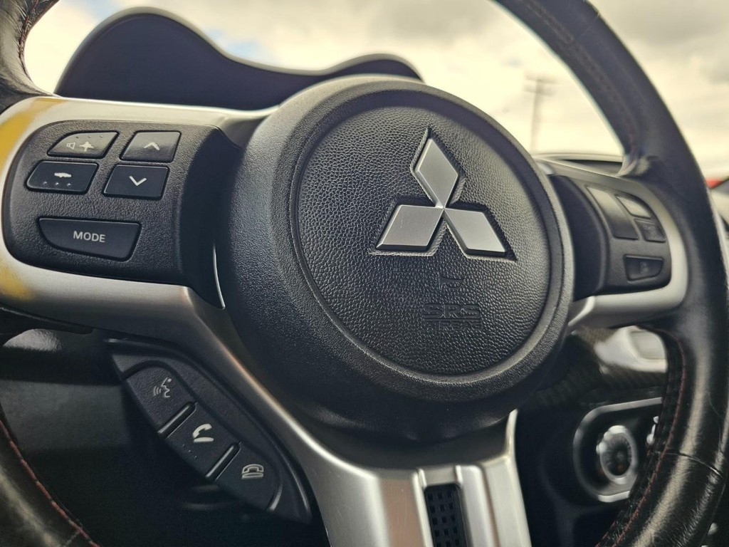 Mitsubishi Lancer Evolution Vehicle Full-screen Gallery Image 30