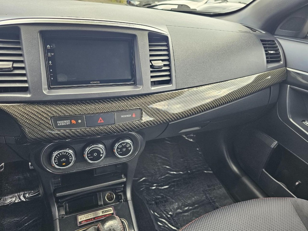 Mitsubishi Lancer Evolution Vehicle Full-screen Gallery Image 33