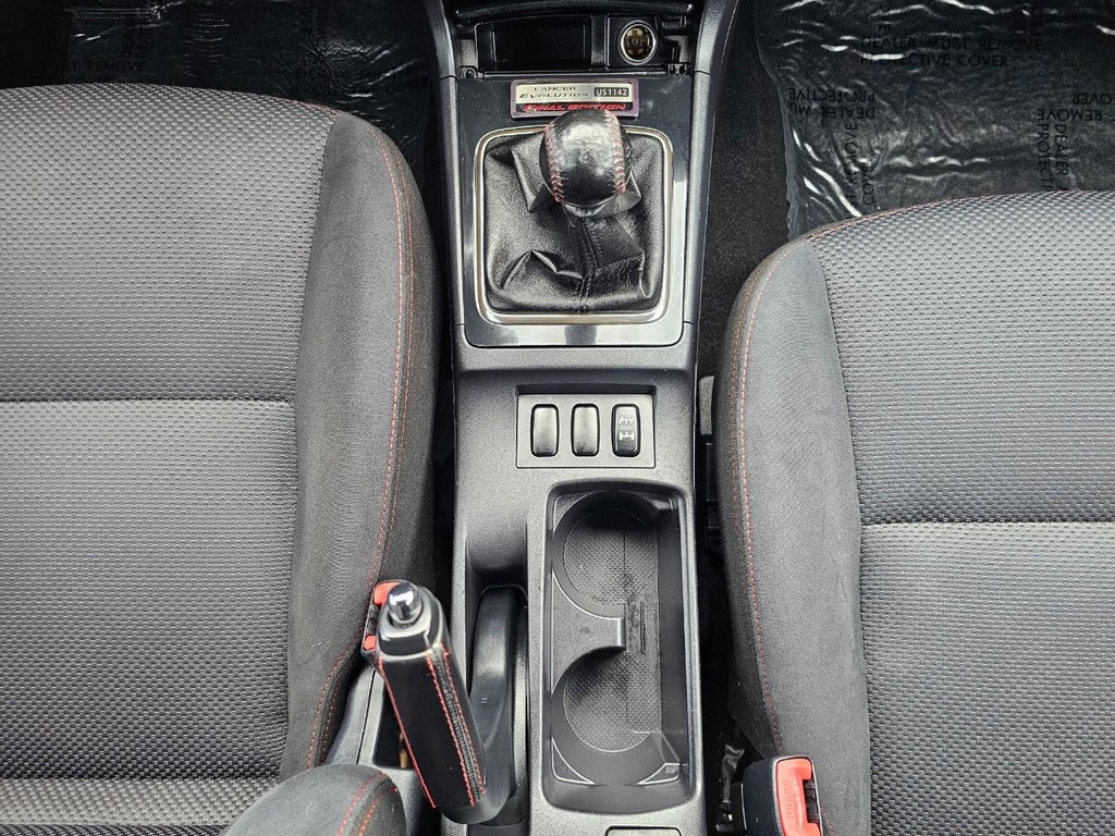 Mitsubishi Lancer Evolution Vehicle Full-screen Gallery Image 34