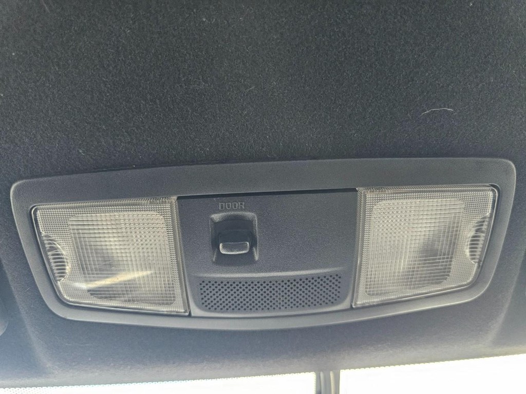 Mitsubishi Lancer Evolution Vehicle Full-screen Gallery Image 35