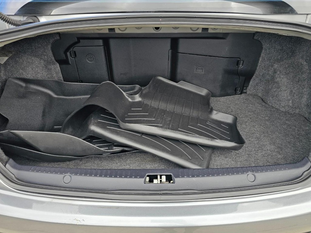 Mitsubishi Lancer Evolution Vehicle Full-screen Gallery Image 36