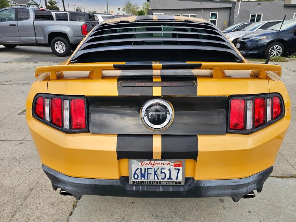 Ford Mustang Vehicle Full-screen Gallery Image 5