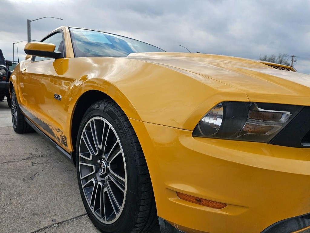 Ford Mustang Vehicle Full-screen Gallery Image 10