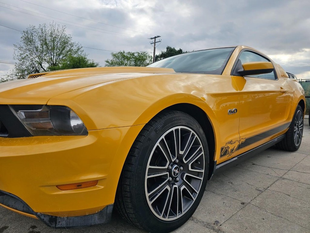 Ford Mustang Vehicle Full-screen Gallery Image 11