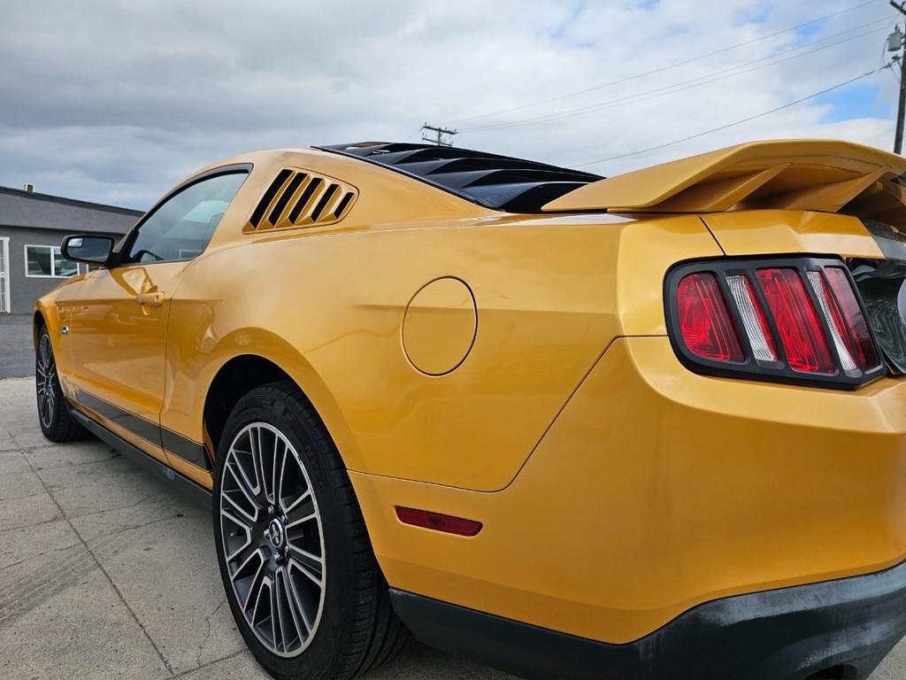 Ford Mustang Vehicle Full-screen Gallery Image 12
