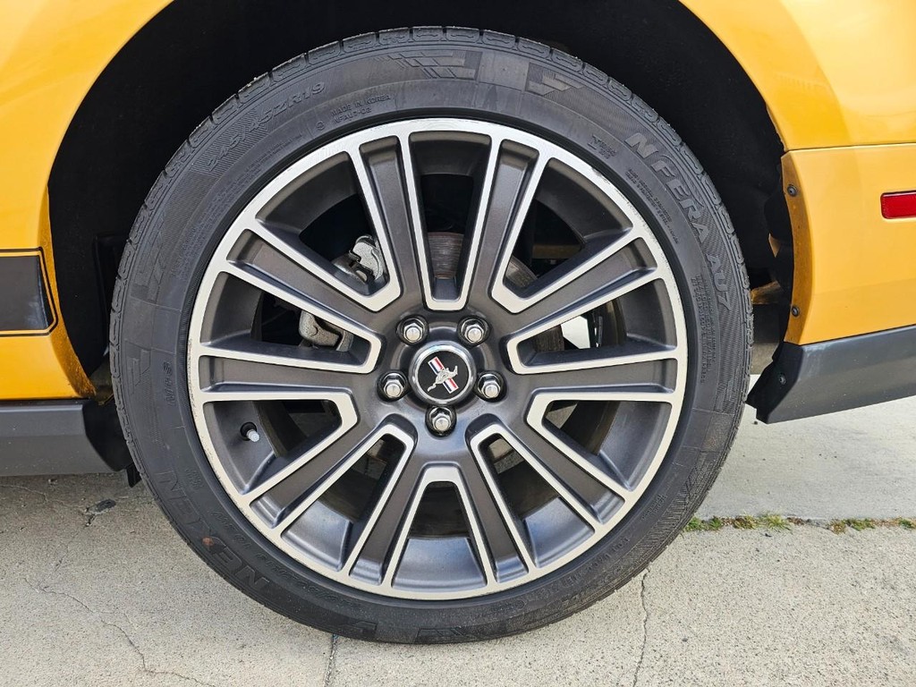 Ford Mustang Vehicle Full-screen Gallery Image 14