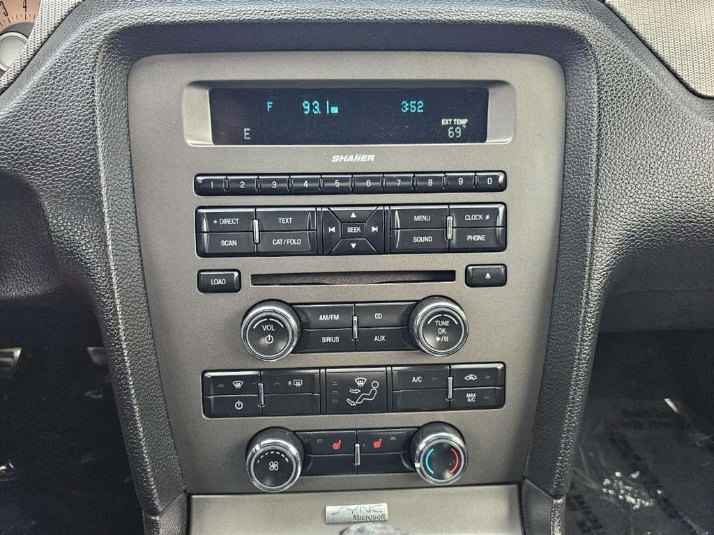 Ford Mustang Vehicle Full-screen Gallery Image 18