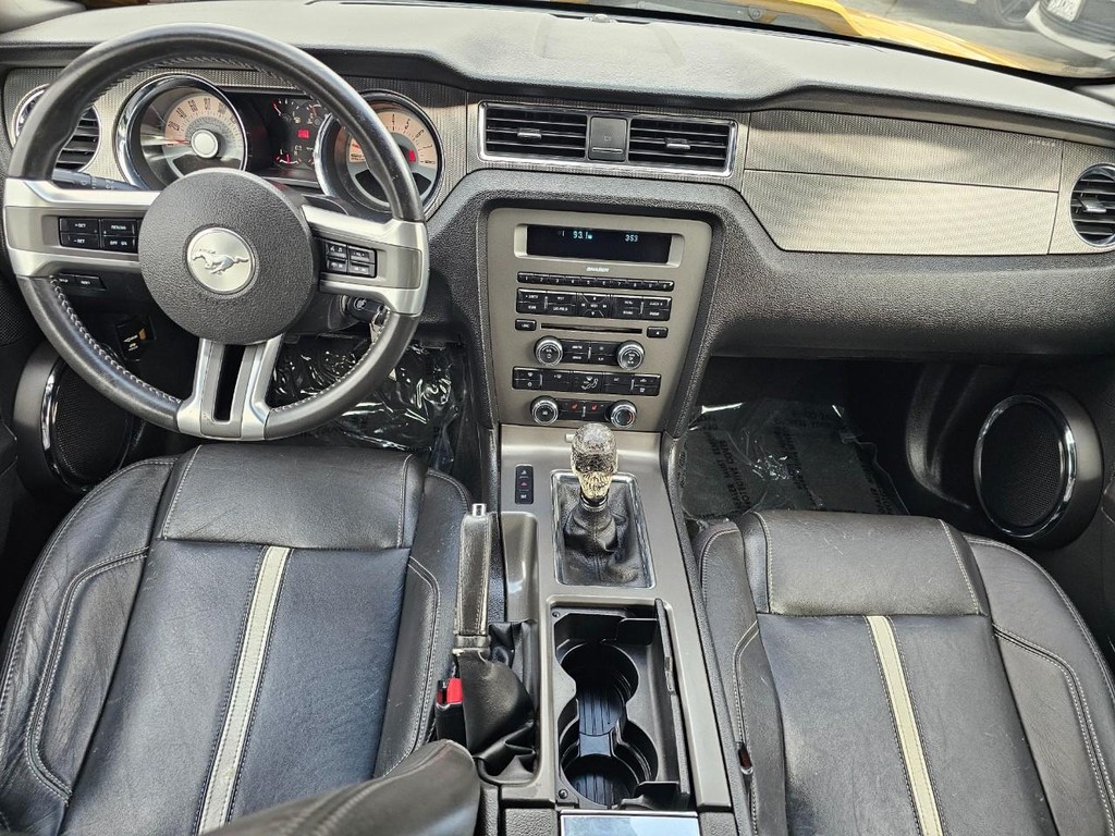 Ford Mustang Vehicle Full-screen Gallery Image 21