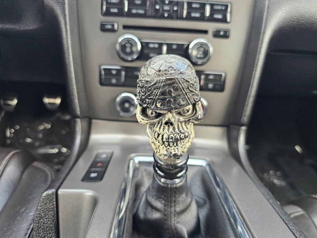 Ford Mustang Vehicle Full-screen Gallery Image 24