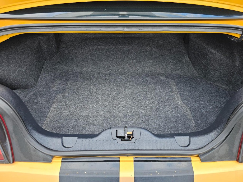 Ford Mustang Vehicle Full-screen Gallery Image 28