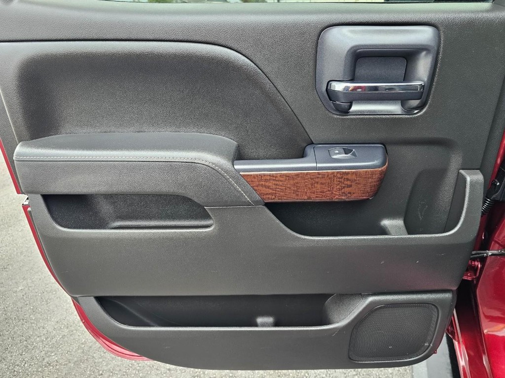 GMC Sierra 1500 Vehicle Full-screen Gallery Image 25