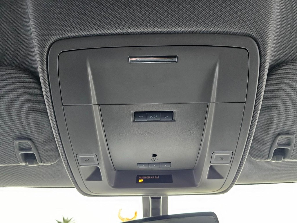 GMC Sierra 1500 Vehicle Full-screen Gallery Image 33