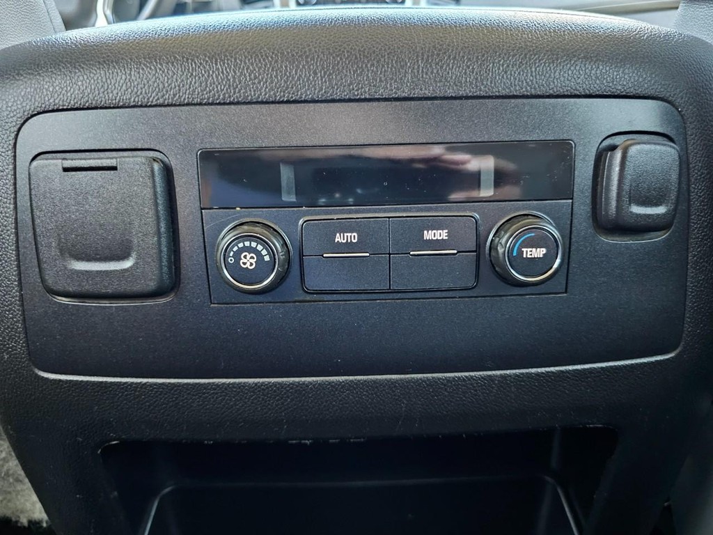 Chevrolet Tahoe Vehicle Full-screen Gallery Image 26