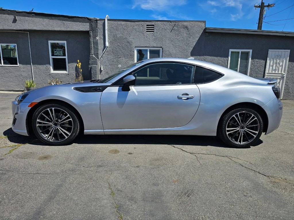 Scion FR-S Vehicle Full-screen Gallery Image 3