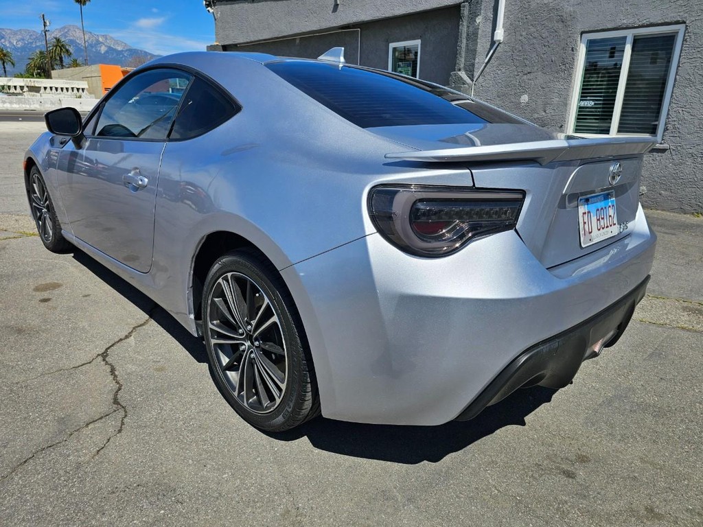 Scion FR-S Vehicle Full-screen Gallery Image 4