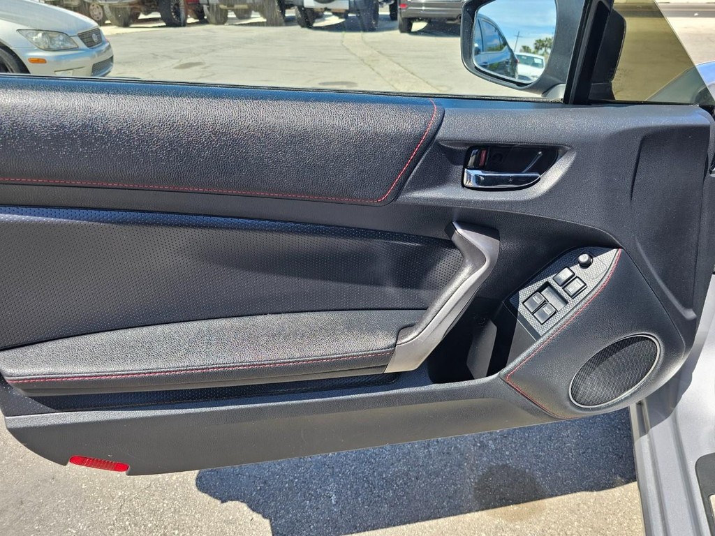 Scion FR-S Vehicle Full-screen Gallery Image 14