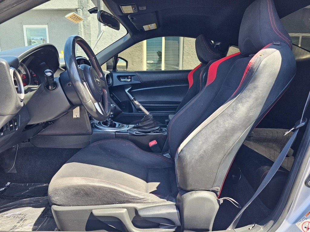 Scion FR-S Vehicle Full-screen Gallery Image 15