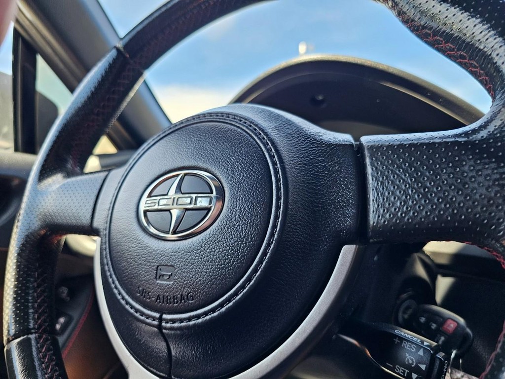 Scion FR-S Vehicle Full-screen Gallery Image 17