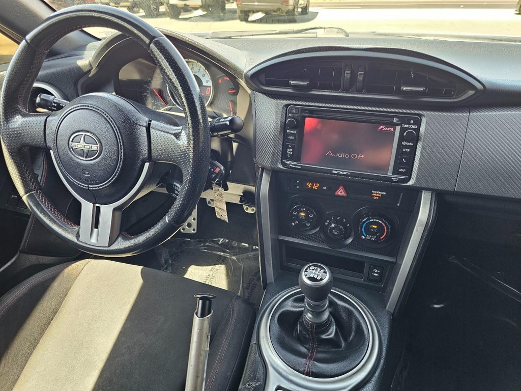 Scion FR-S Vehicle Full-screen Gallery Image 23