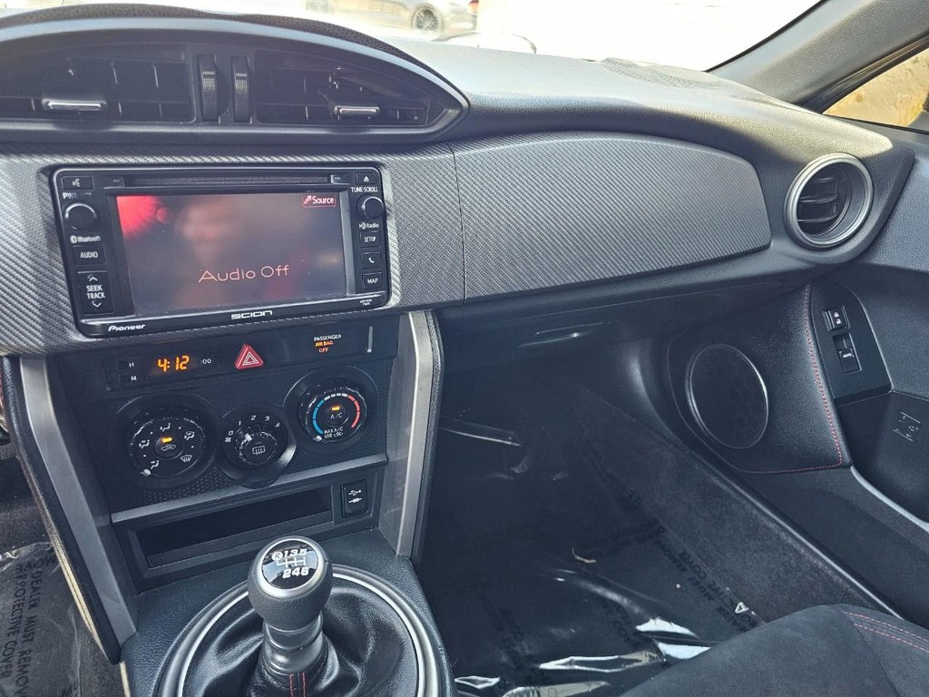 Scion FR-S Vehicle Full-screen Gallery Image 24