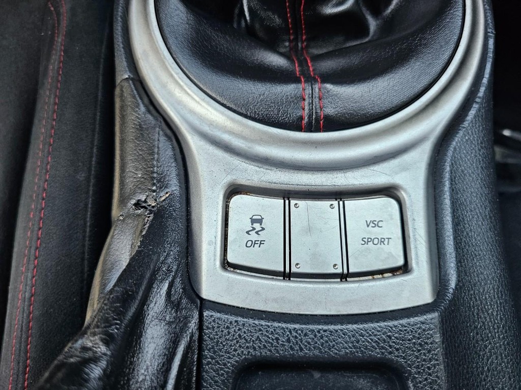 Scion FR-S Vehicle Full-screen Gallery Image 25