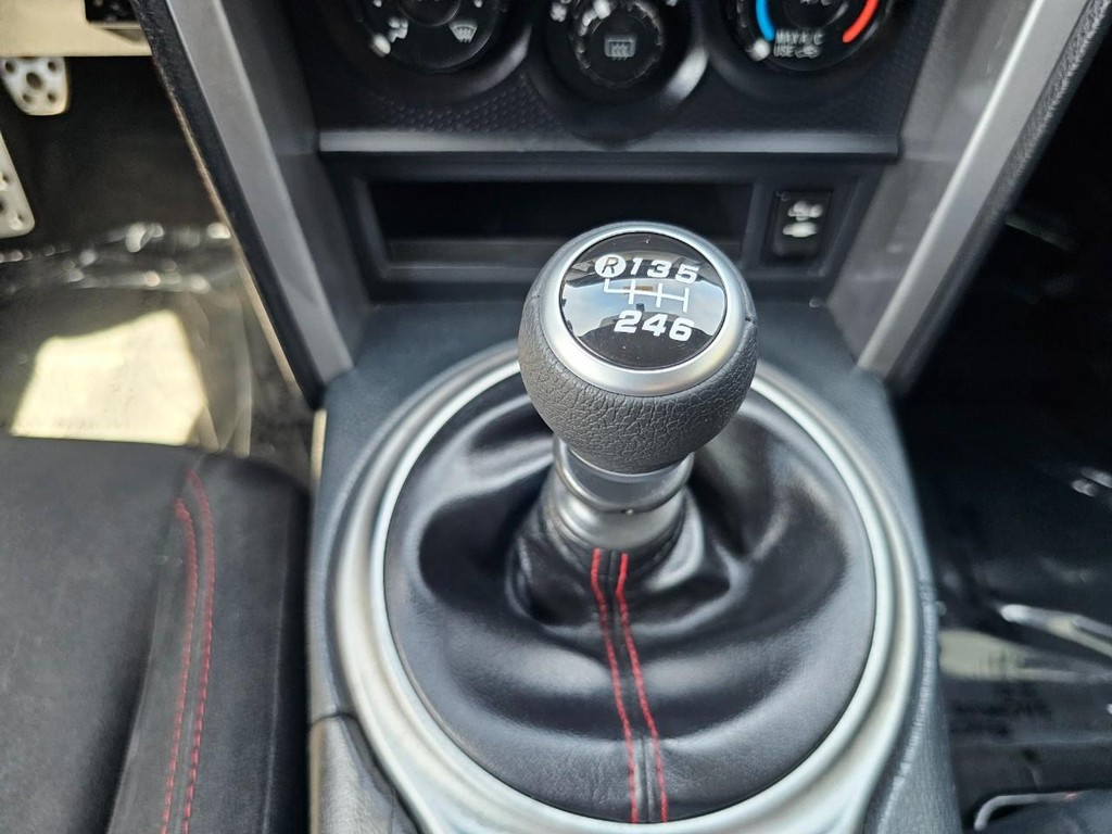 Scion FR-S Vehicle Full-screen Gallery Image 26