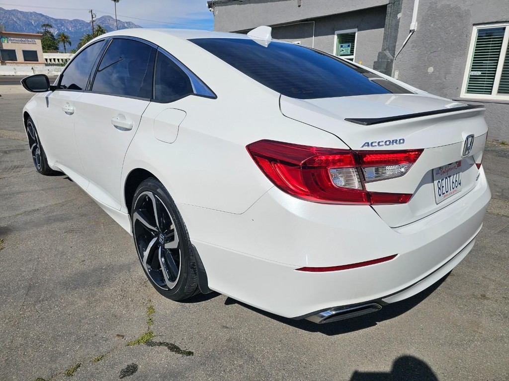 Honda Accord Sedan Vehicle Full-screen Gallery Image 3