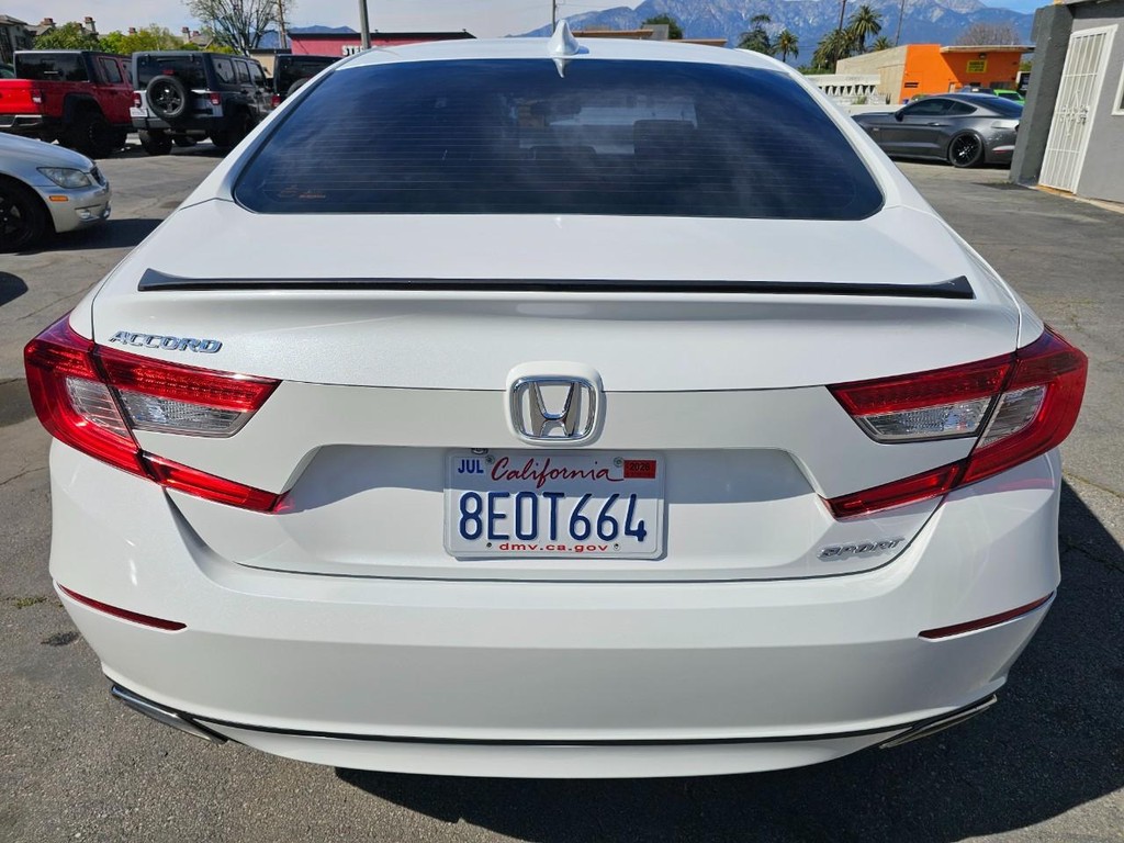 Honda Accord Sedan Vehicle Full-screen Gallery Image 4
