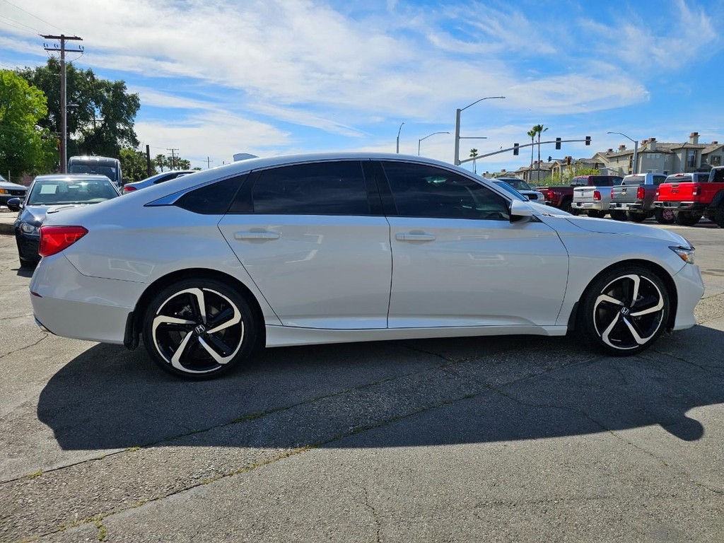 Honda Accord Sedan Vehicle Full-screen Gallery Image 6