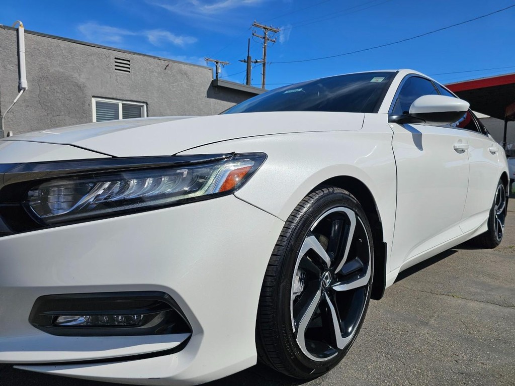 Honda Accord Sedan Vehicle Full-screen Gallery Image 10