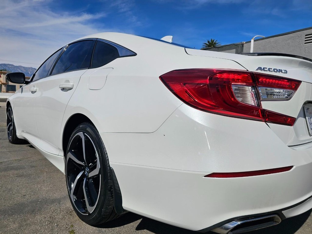 Honda Accord Sedan Vehicle Full-screen Gallery Image 11