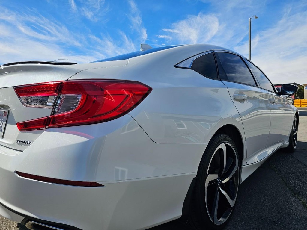 Honda Accord Sedan Vehicle Full-screen Gallery Image 12