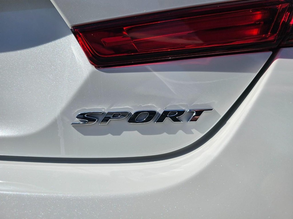 Honda Accord Sedan Vehicle Full-screen Gallery Image 13