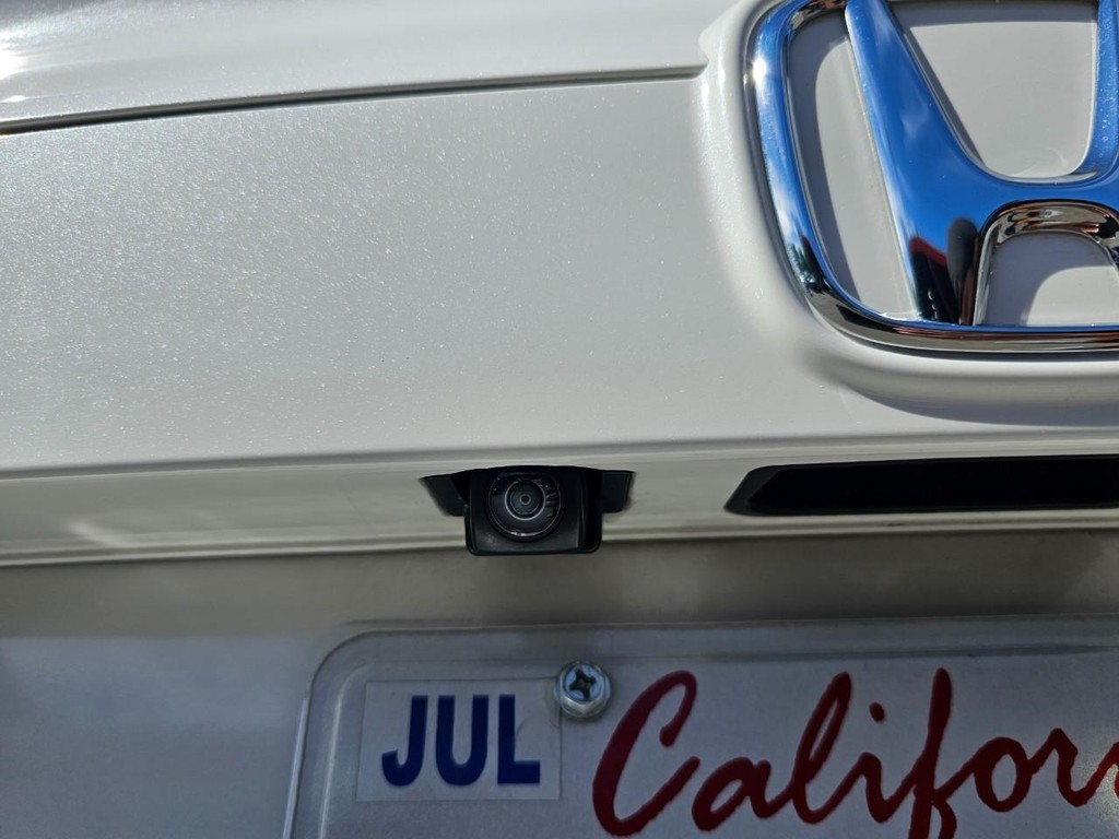 Honda Accord Sedan Vehicle Full-screen Gallery Image 14