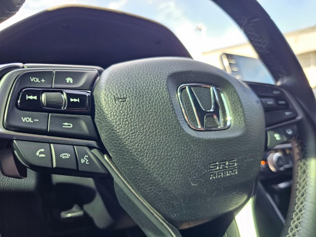 Honda Accord Sedan Vehicle Full-screen Gallery Image 19