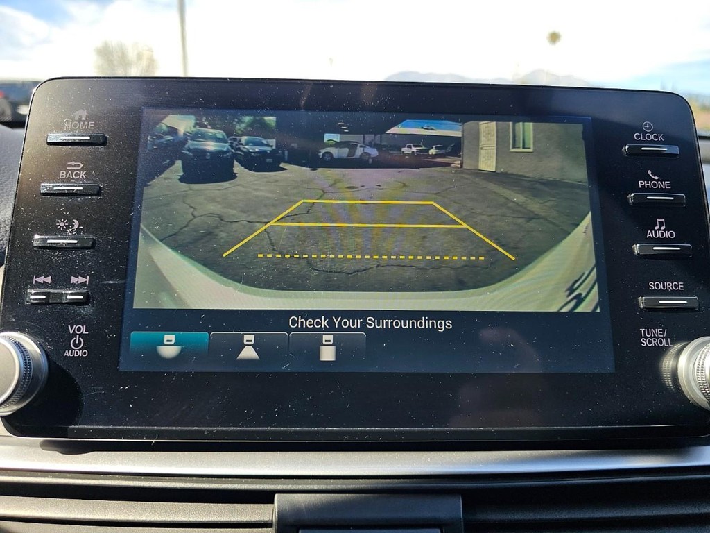 Honda Accord Sedan Vehicle Full-screen Gallery Image 23